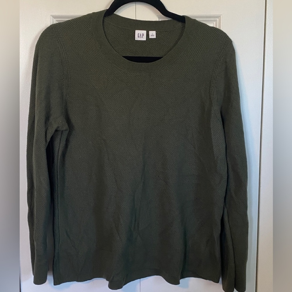 GAP lightweight sweater. Olive green color. NWOT.